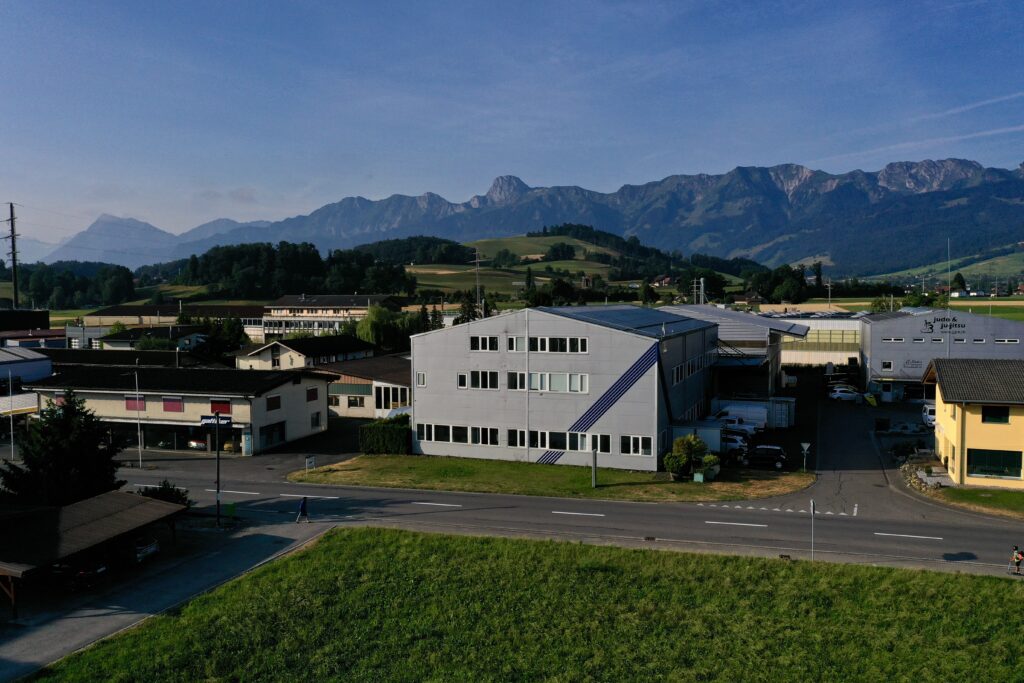 Neubau und Bezug des neuen Standorts in Seftigen